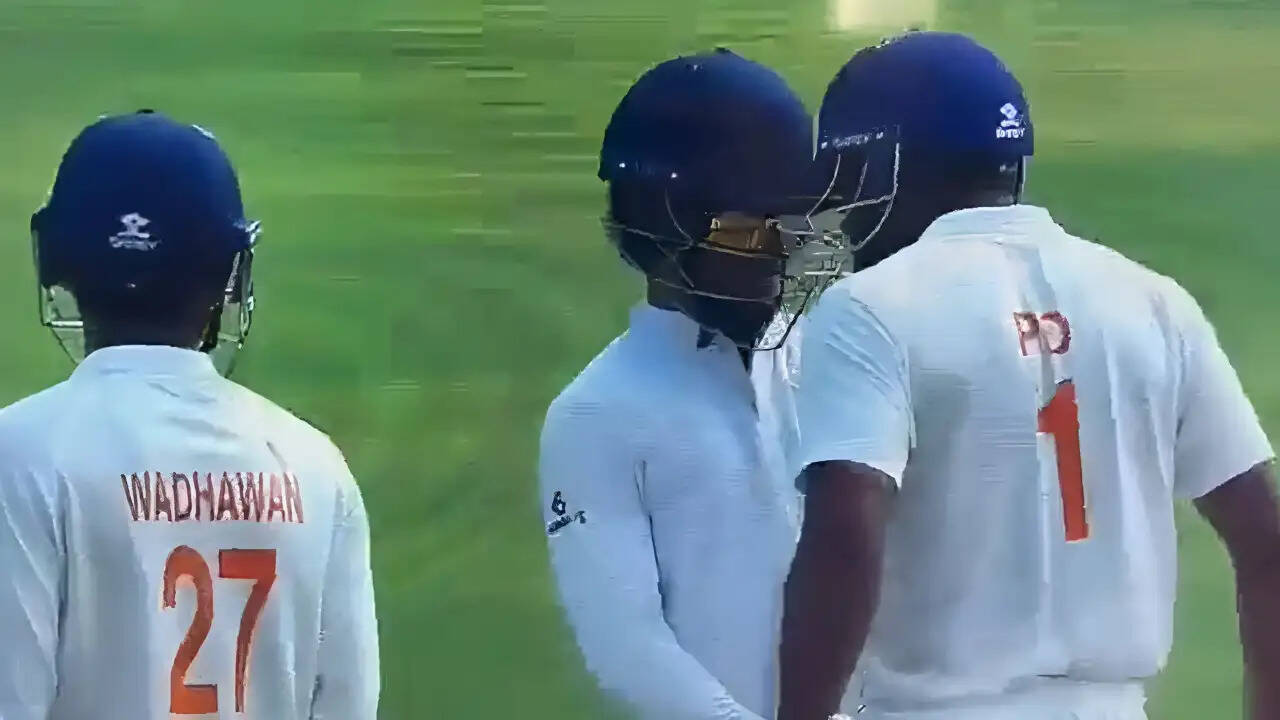 रणजी ट्रॉफी में विवाद: पारस डोगरा की शारीरिक अभद्रता से खेल भावना को धक्का