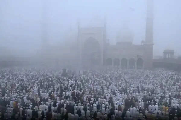 जामा मस्जिद में ईद-उल-फितर की नमाज, भाईचारे और शांति की दुआ