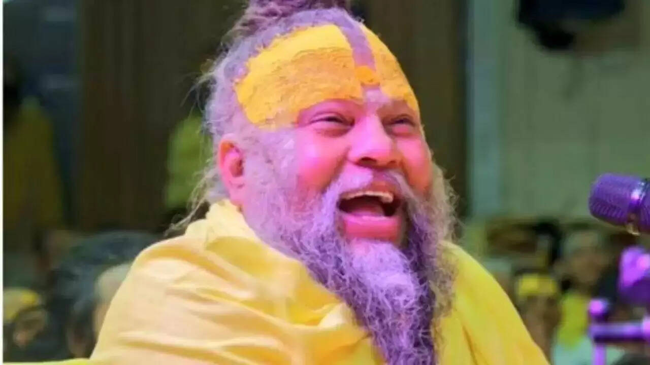 प्रेमानंद महाराज का ज्ञान: नौकरी से निकालने के नैतिक पहलू