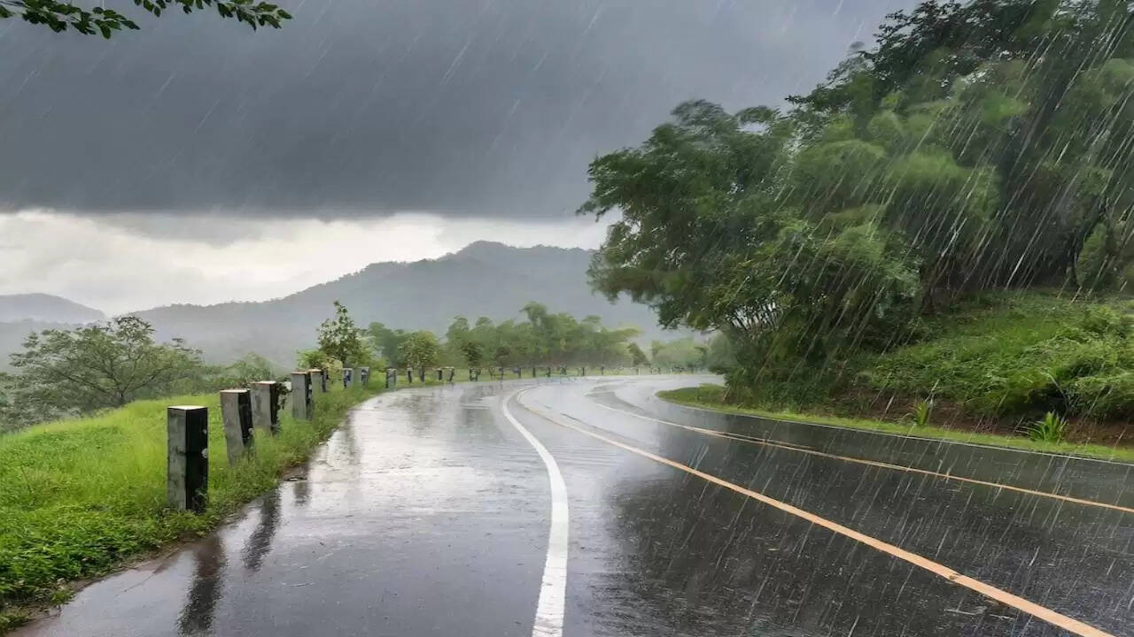 Monsoon Alert: भारत के कई राज्यों में भारी बारिश की चेतावनी