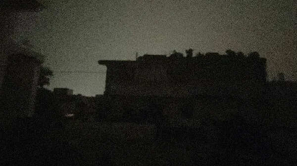 भारत-पाकिस्तान सीमा पर फायरिंग और ब्लैकआउट की घटनाएँ