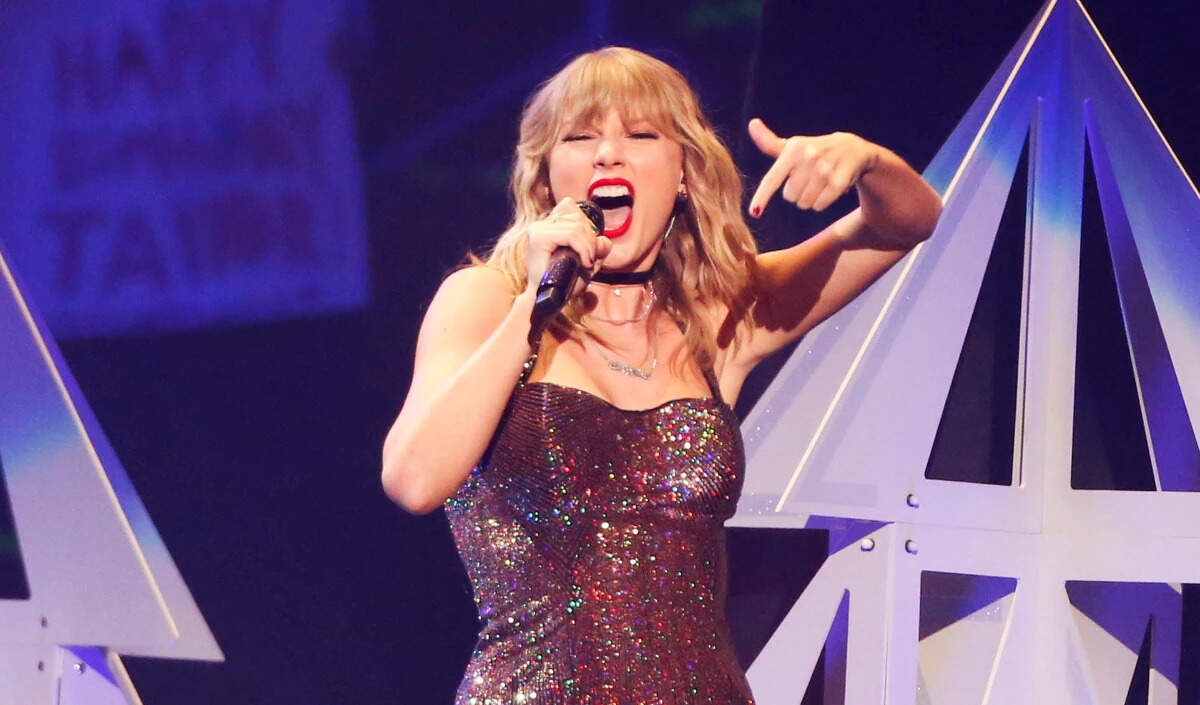 टेलर स्विफ्ट का नया गाना "द फेट ऑफ़ ओफेलिया" बना नंबर 1