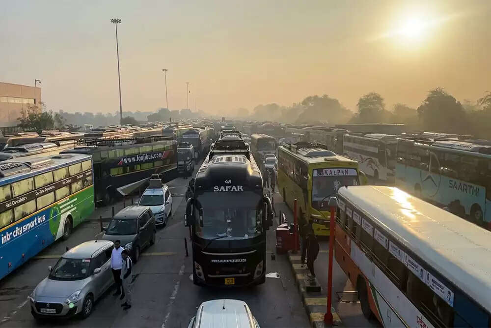 यमुना एक्सप्रेस वे पर कोहरे के कारण बड़ा हादसा, 13 की मौत