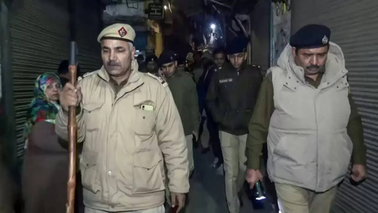 दिल्ली में तुर्कमान गेट हिंसा: पुलिस ने की 11 गिरफ्तारियां, सोशल मीडिया पर फैली अफवाहें