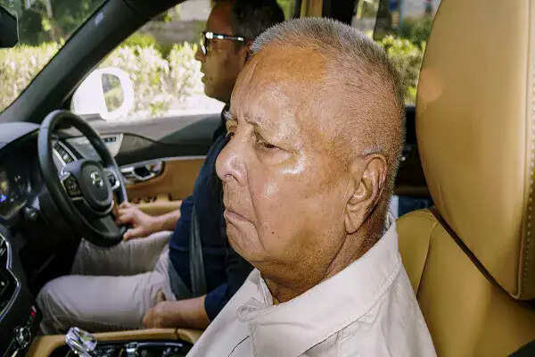 लालू प्रसाद यादव को सुप्रीम कोर्ट से बड़ा झटका, याचिका खारिज