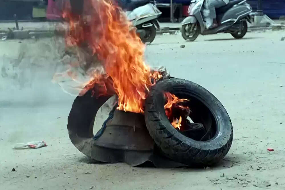 मणिपुर में बढ़ती अशांति: प्रशासन की चुनौतियाँ और सवाल