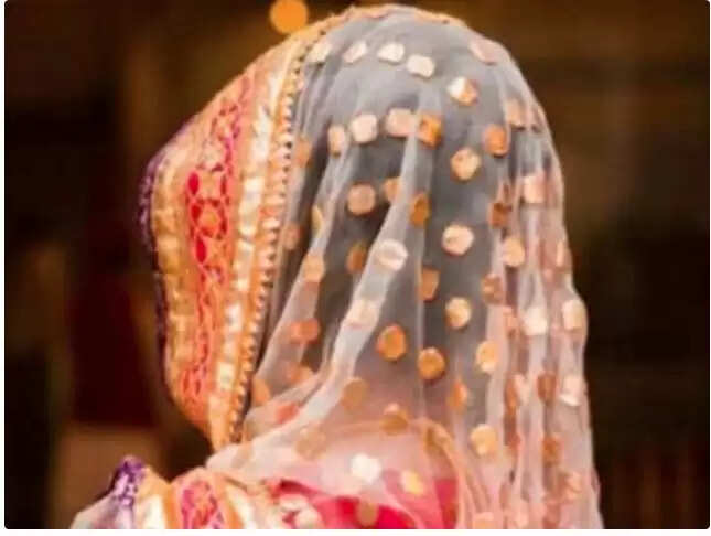 अलीगढ़ में दुल्हन ने सुहागरात पर पति से संबंध बनाने से किया इनकार