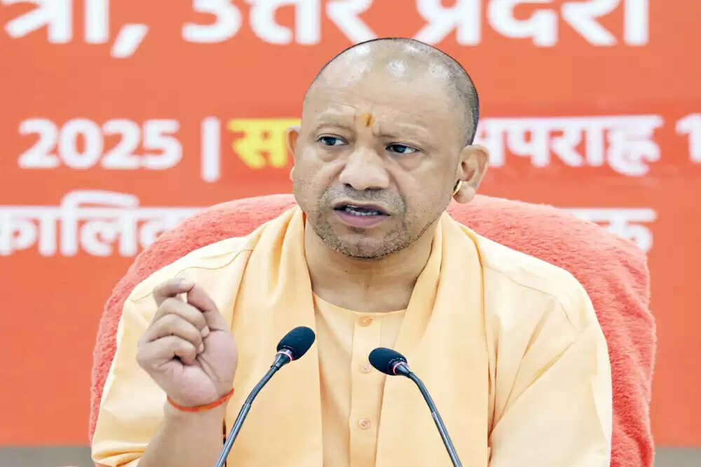 योगी आदित्यनाथ ने झांसी में खिलाड़ियों को आत्मनिर्भरता का संदेश दिया