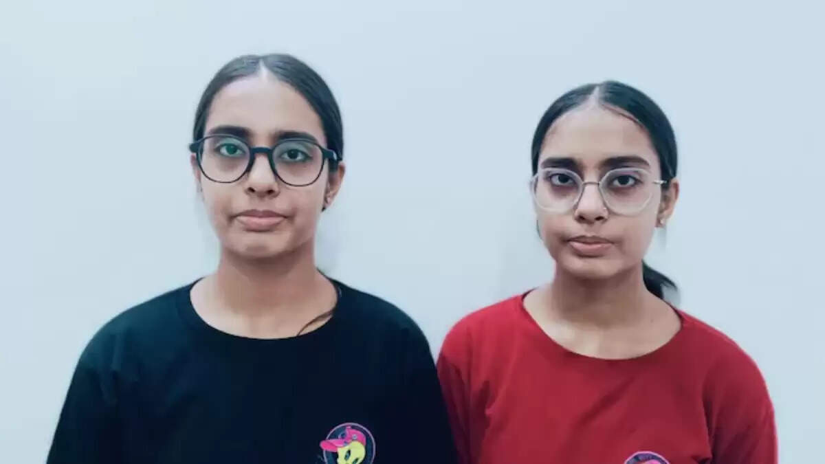 राजस्थान की जुड़वां बहनों ने 10वीं बोर्ड परीक्षा में समान अंक हासिल कर रचा इतिहास