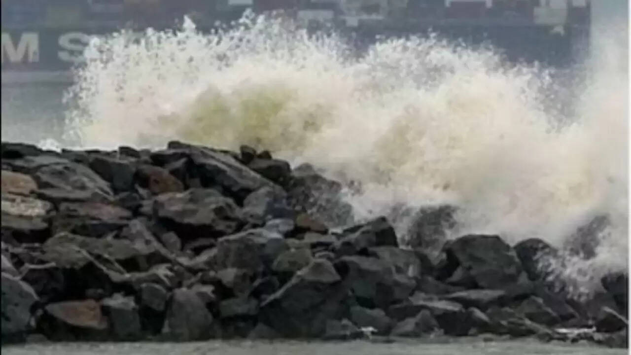 चक्रवात 'सेन्यार' की संभावना, दक्षिण भारत में भारी बारिश की चेतावनी