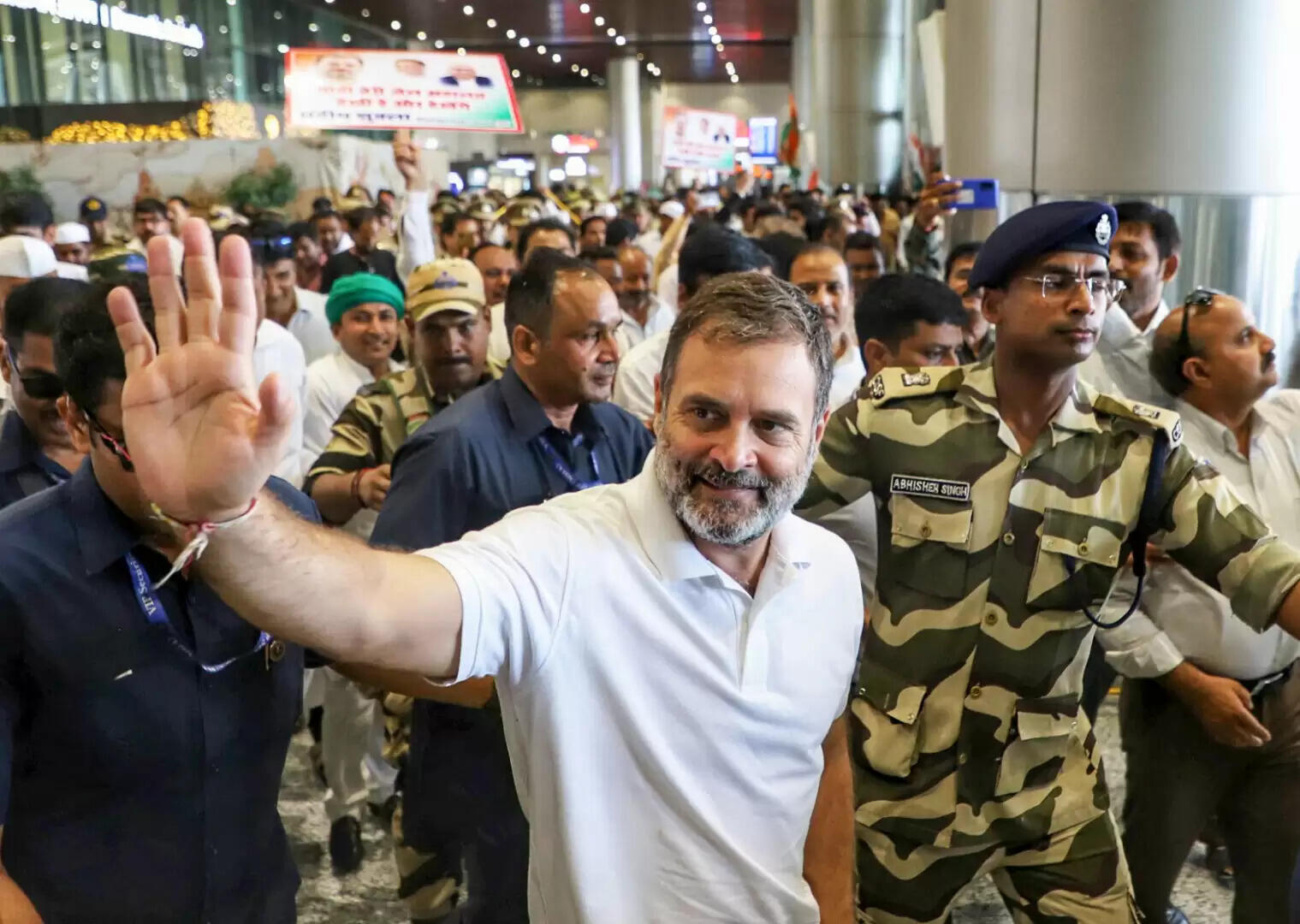 राहुल गांधी ने उप राष्ट्रपति चुनाव में वोट डाला, लेकिन छुट्टी पर जाने की टाइमिंग पर उठे सवाल