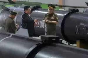 उत्तर कोरिया की नई मिसाइल फैक्ट्री का निरीक्षण: किम जोंग उन का बयान