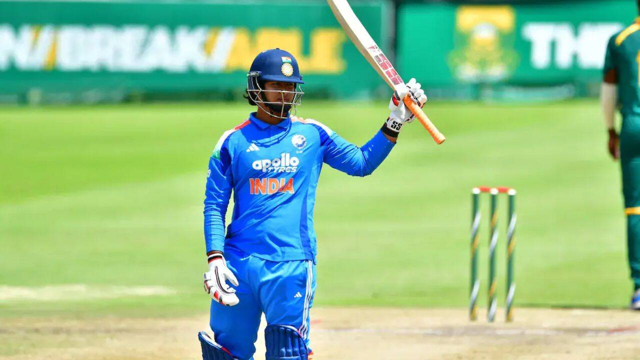 वैभव सूर्यवंशी का धमाकेदार शतक, अंडर-19 गेंदबाजों को किया ध्वस्त