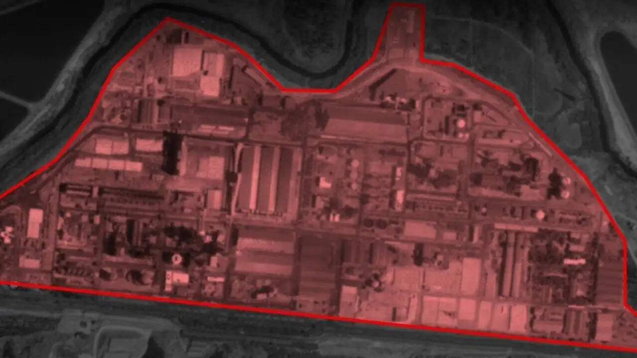 ईरान पर अमेरिका और इजरायल के हमले: रेलवे और पुलों को बनाया निशाना