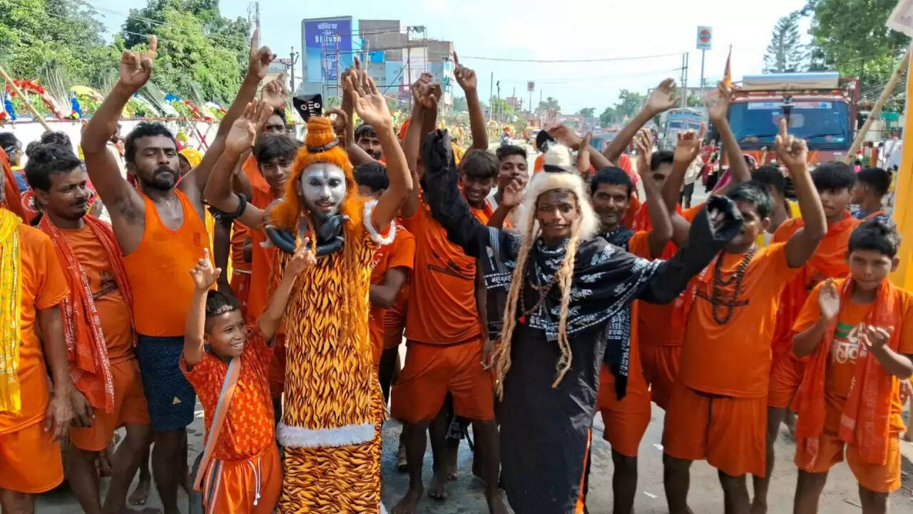 कांवड़ यात्रा पर सुप्रीम कोर्ट का नया आदेश: QR कोड पर रोक, लेकिन लाइसेंस दिखाने का निर्देश