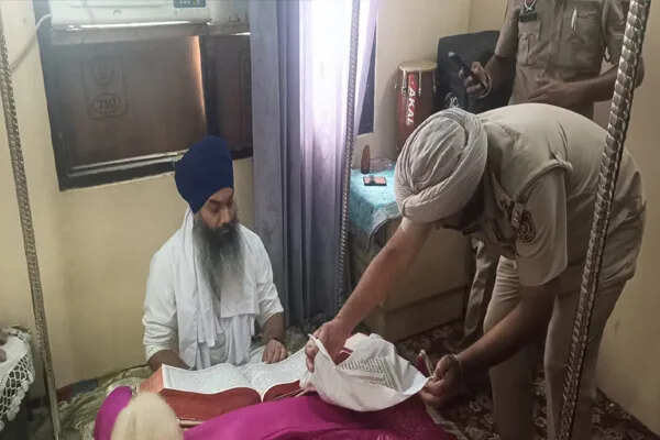 जालंधर में श्री गुरु ग्रंथ साहिब की बेअदबी से सिख समुदाय में आक्रोश