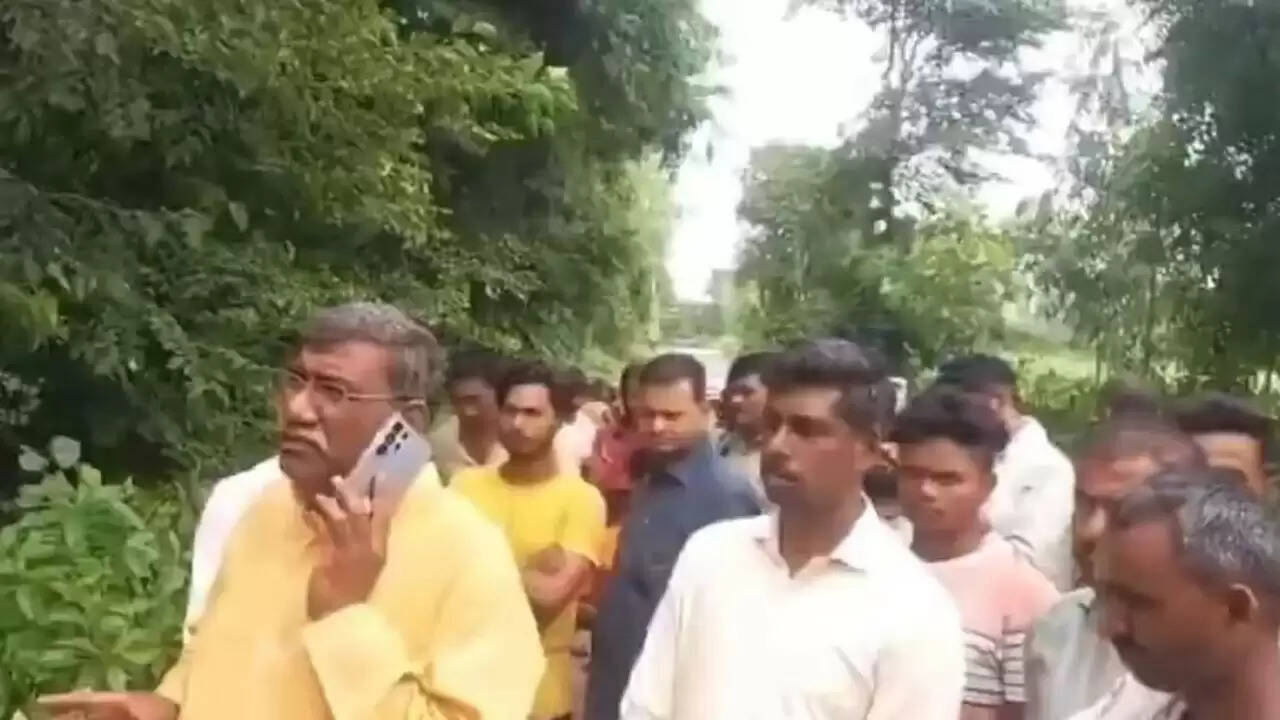 उत्तर प्रदेश के मंत्री को बिजली विभाग के JE से मिली दुर्व्यवहार की शिकायत