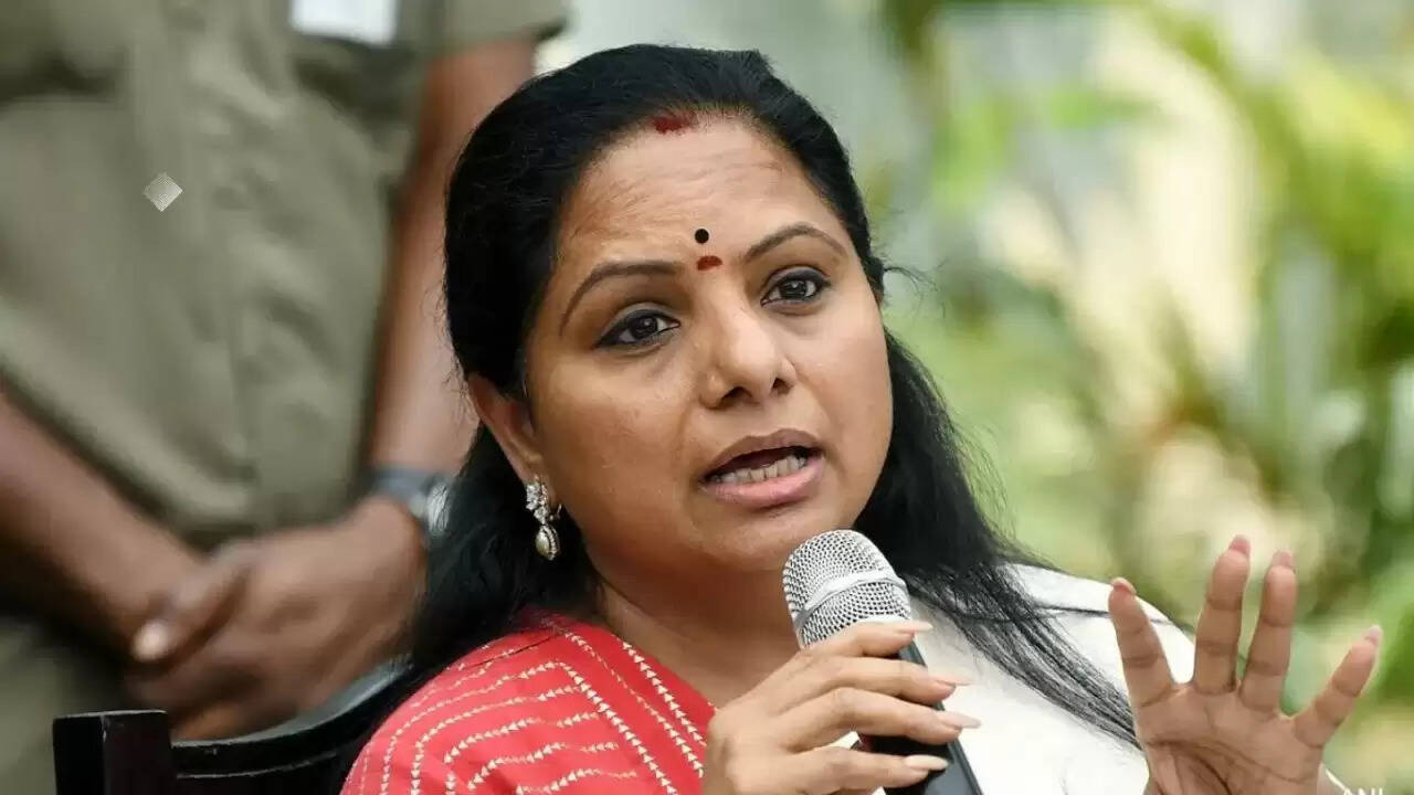तेलंगाना में आरक्षण विवाद: K. कविता की भूख हड़ताल और कांग्रेस पर आरोप