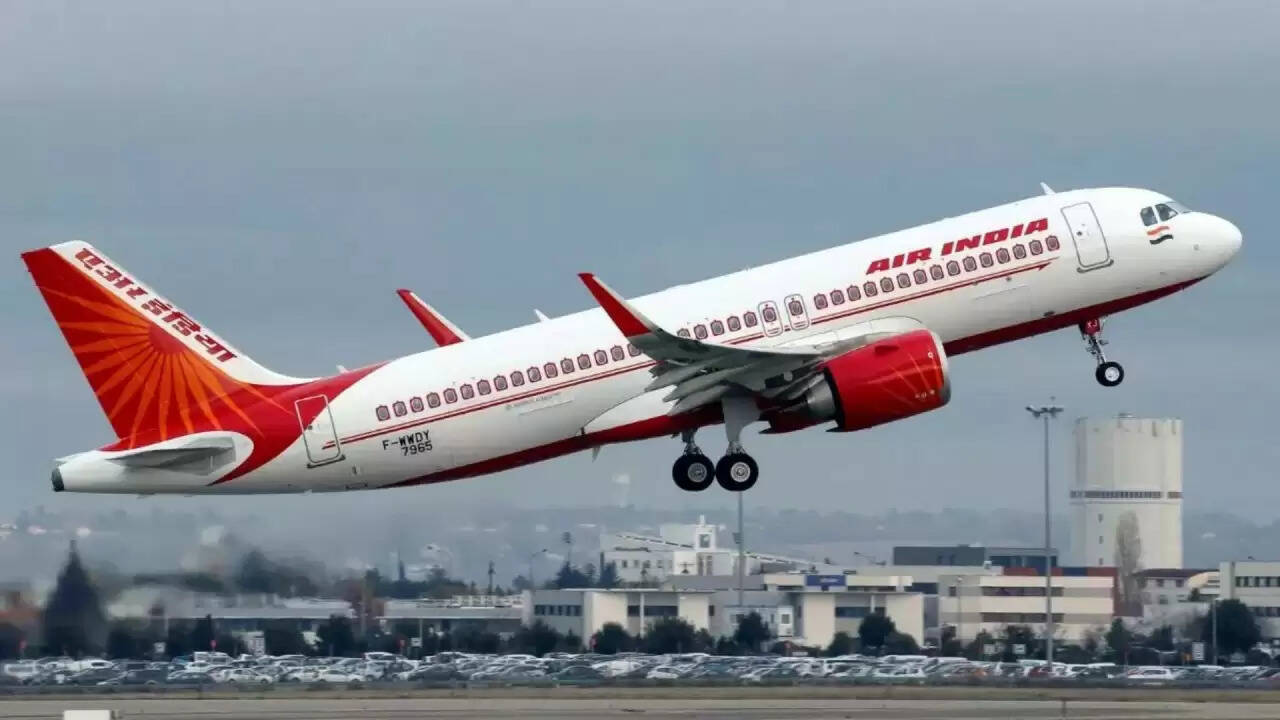 अहमदाबाद में एअर इंडिया का विमान हादसा: यात्रियों की सुरक्षा पर सवाल