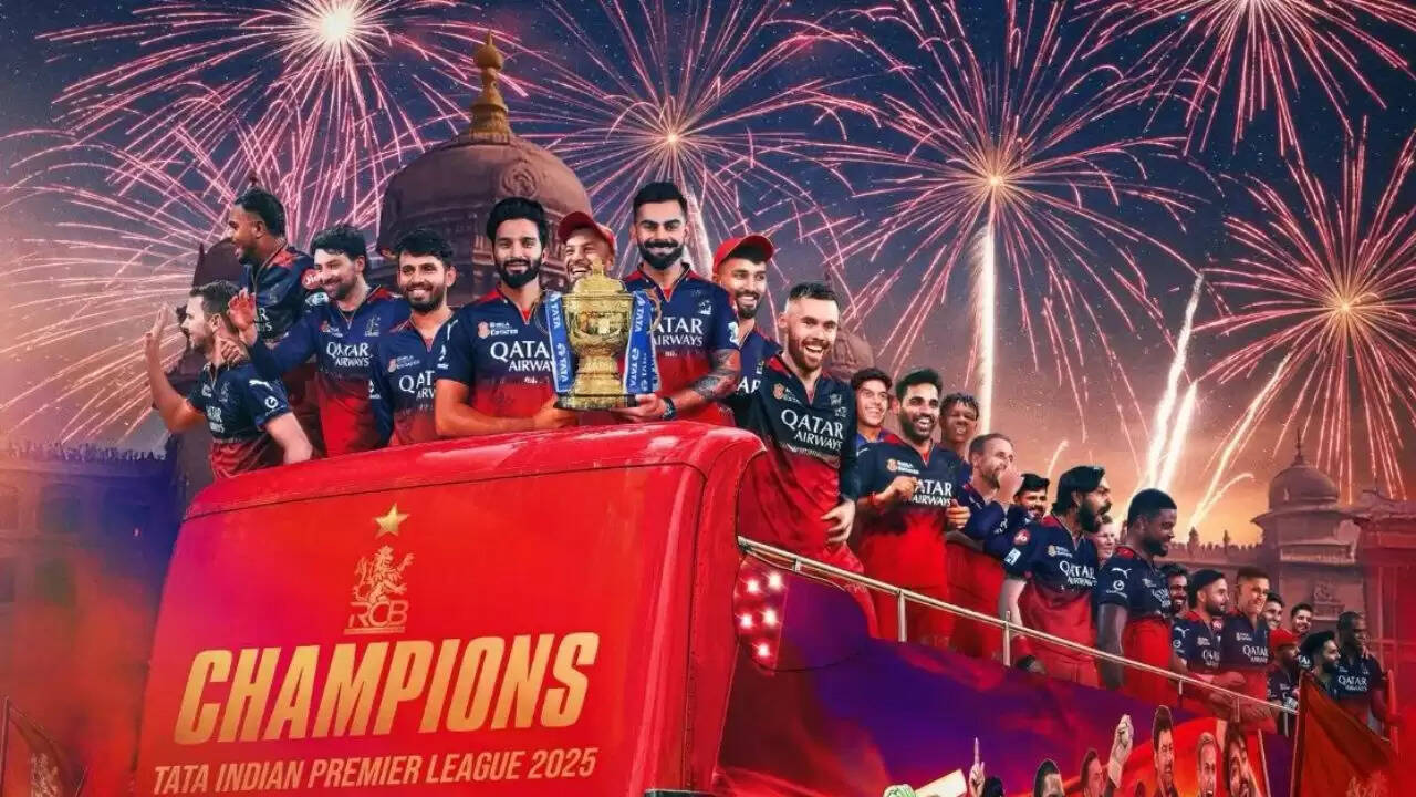 RCB ने IPL 2025 का खिताब जीतकर मनाया जश्न, विक्ट्री परेड का आयोजन