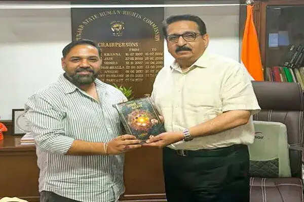 डॉ. दीपक सिंगला की पुस्तक 'रत्नो का रहस्य' का विमोचन