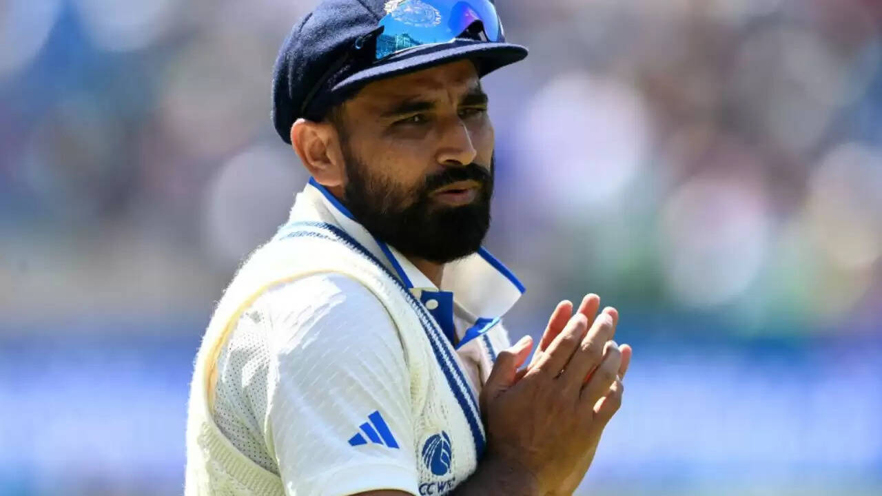 मोहम्मद शमी की चयन से बाहर होने पर फैंस का गुस्सा