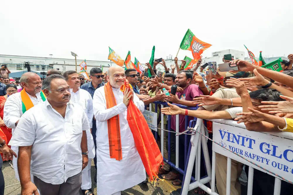 अमित शाह का कोलकाता दौरा: भाजपा विधायकों की बैठक और शपथ ग्रहण समारोह