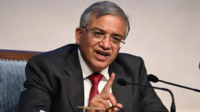 सुप्रीम कोर्ट ने राहुल गांधी और INDIA ब्लॉक की याचिका पर चुनाव आयोग को नोटिस जारी किया