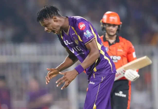 जिम्बाब्वे के तेज गेंदबाज पर PCB ने लगाया 2 साल का बैन