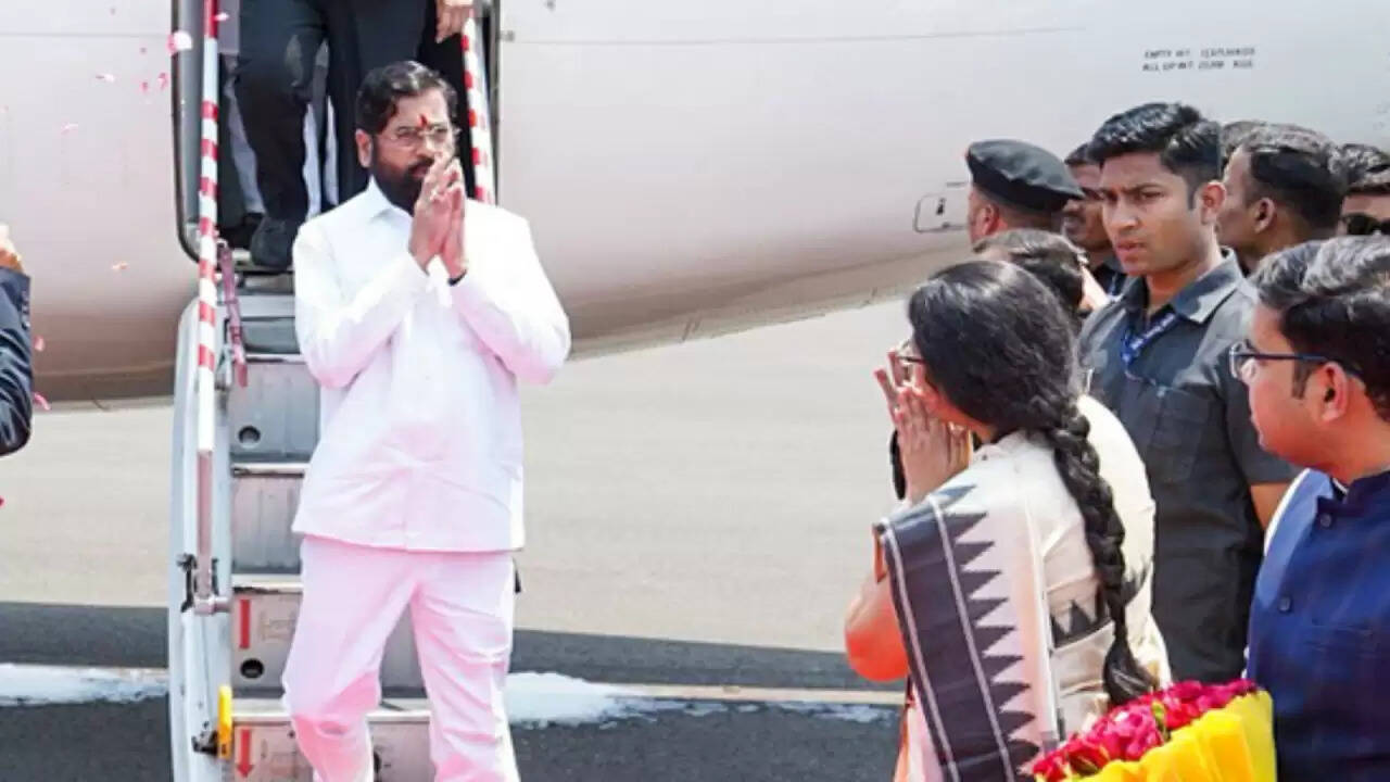 एकनाथ शिंदे की देरी बनी एक मरीज के लिए जीवनदायिनी: जलगांव एयरपोर्ट की घटना