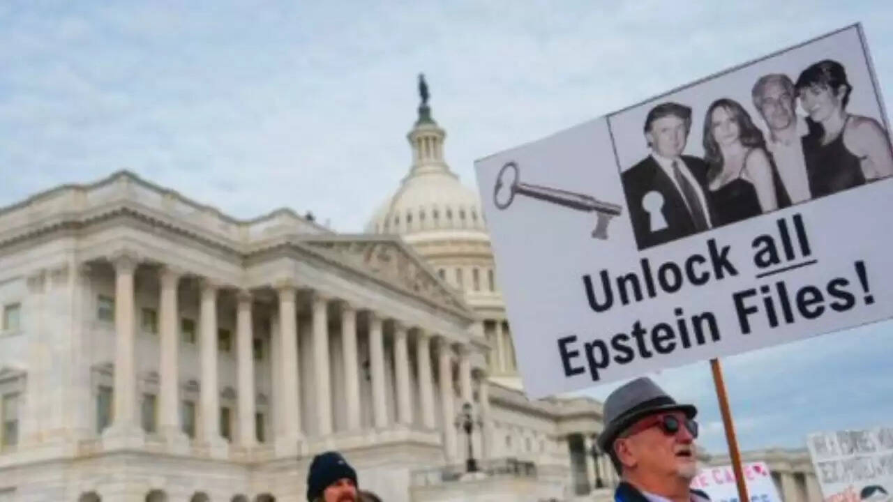 रिपब्लिकन प्रतिनिधि सभा ने पारित किया एप्स्टीन दस्तावेज़ों का खुलासा करने वाला बिल
