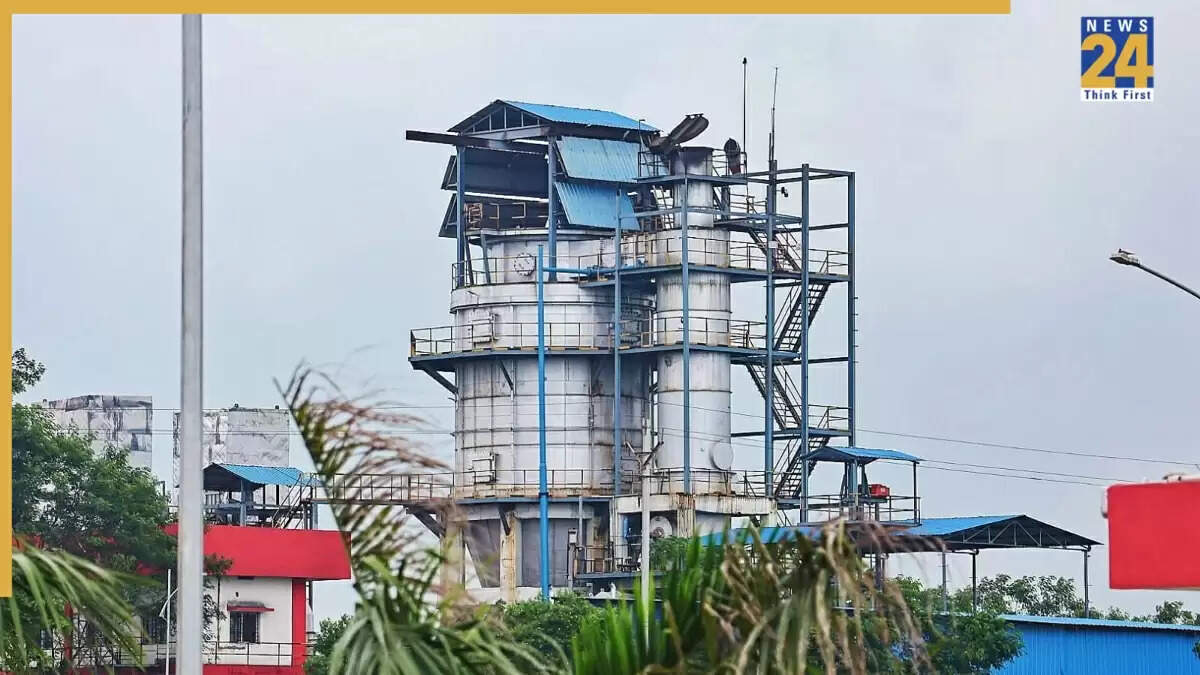 इंदौर के पीथमपुर में गैस रिसाव से तीन की मौत, कई कर्मचारी बेहोश
