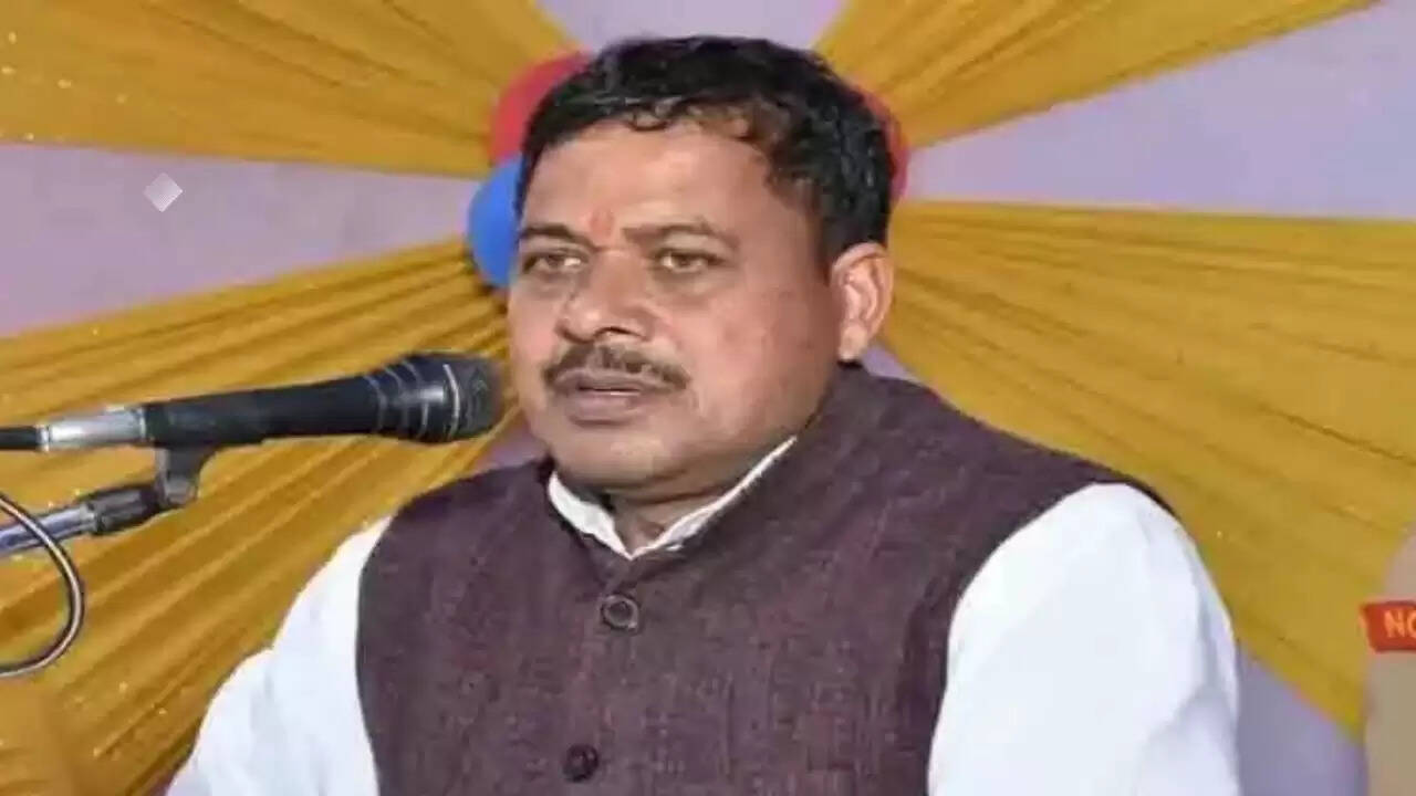 बिहार में मतदाता सूची पुनरीक्षण पर सियासी बवाल: गिरिधारी यादव ने उठाए गंभीर सवाल