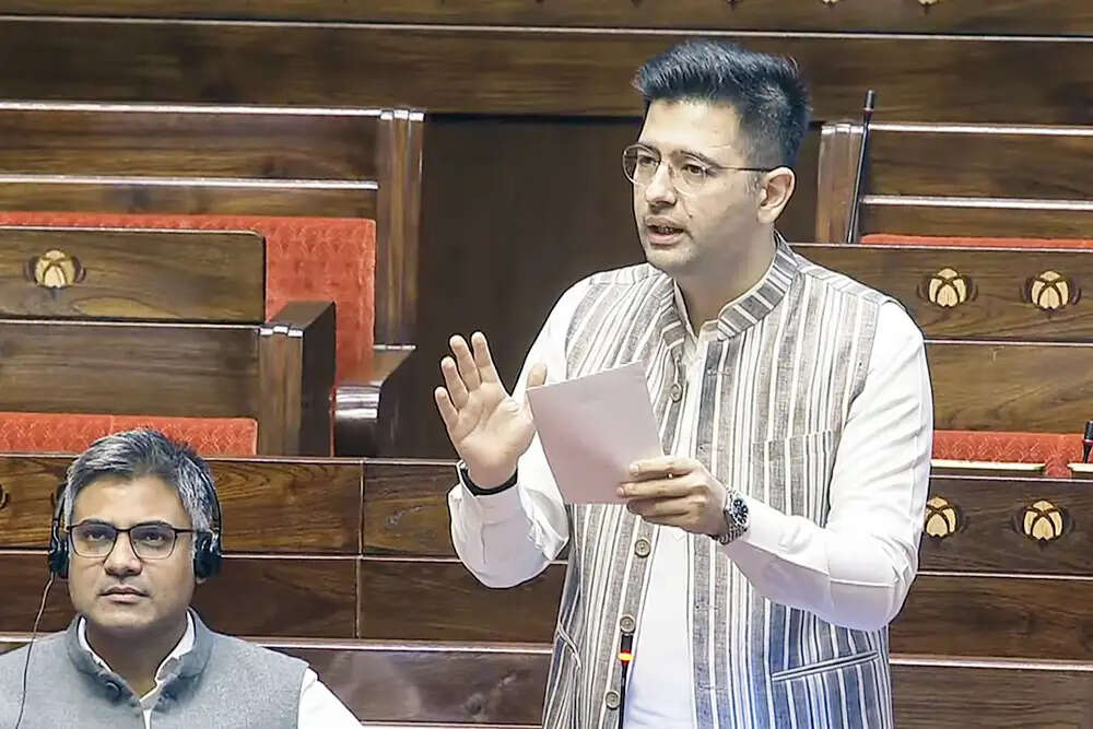 पितृत्व अवकाश को कानूनी अधिकार बनाने की मांग में तेजी