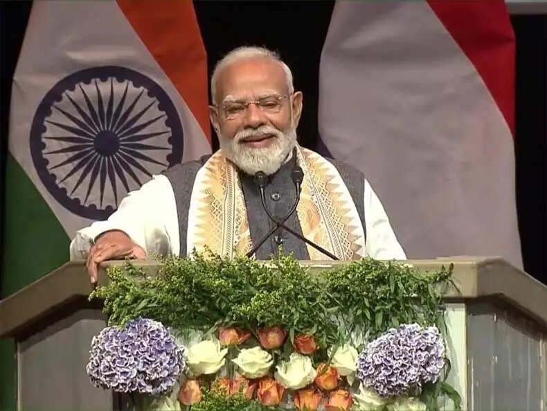 पीएम मोदी का नीदरलैंड दौरा: भारतीय समुदाय को संबोधित करते हुए वैश्विक चुनौतियों पर चर्चा