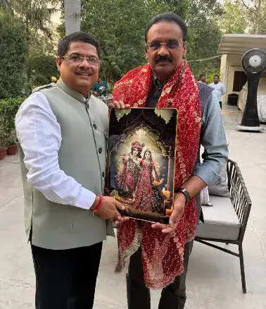 भाजपा में अशोक मित्तल का स्वागत, अमित तनेजा ने की शिष्टाचार भेंट