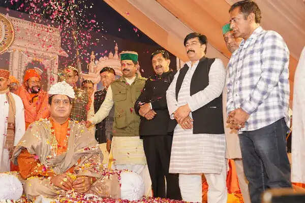 उपमुख्यमंत्री मुकेश अग्निहोत्री ने स्वामी सुग्रीवानंद जी महाराज को दी श्रद्धांजलि