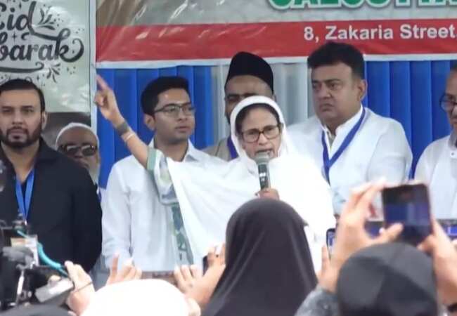 पश्चिम बंगाल में ईद समारोह के दौरान ममता बनर्जी का बयान