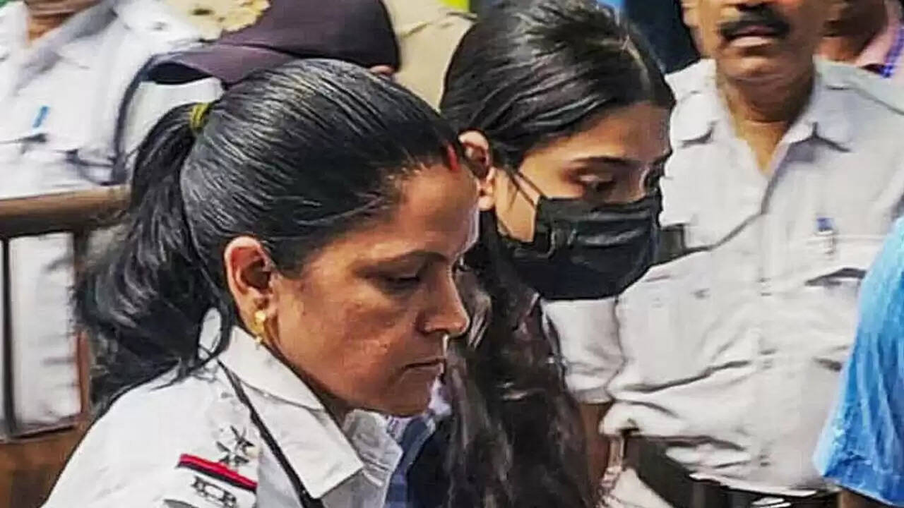 कोलकाता हाईकोर्ट ने कानून की छात्रा शर्मिष्ठा पनौली की गिरफ्तारी पर सख्त रुख अपनाया