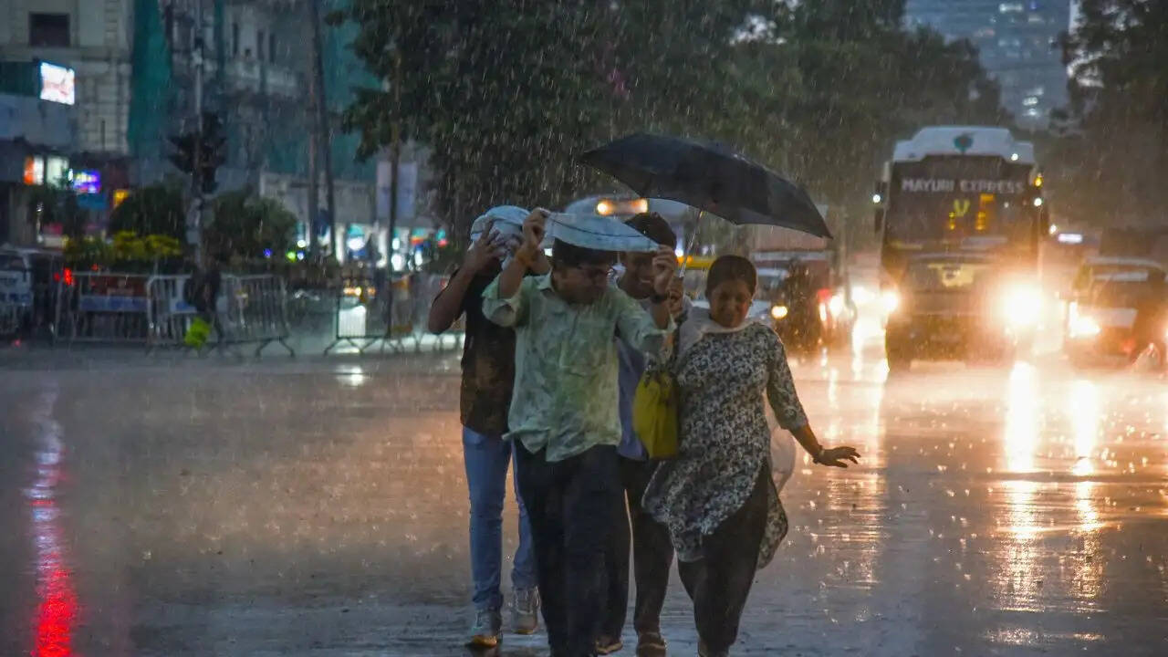 भारत में बारिश और आंधी का अलर्ट, 17 राज्यों में मौसम में बदलाव