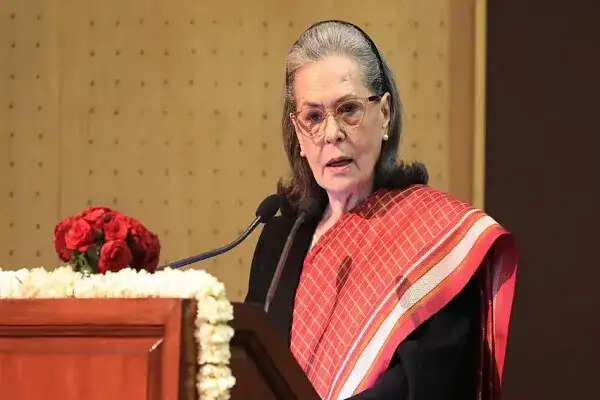 सोनिया गांधी की सर्जरी के लिए मेदांता में भर्ती, केरल में सरकार गठन पर असर