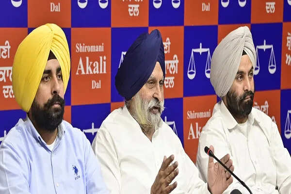 शिरोमणी अकाली दल ने राहुल गांधी से पूछा, श्री दरबार साहिब पर हमले की निंदा क्यों नहीं की?
