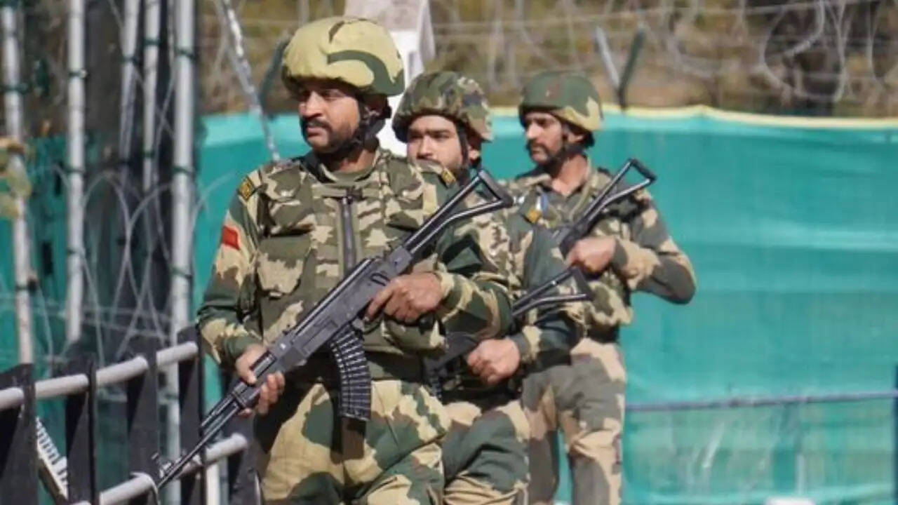 राजौरी में आतंकवादियों के साथ मुठभेड़, सुरक्षा बलों ने शुरू की तलाशी