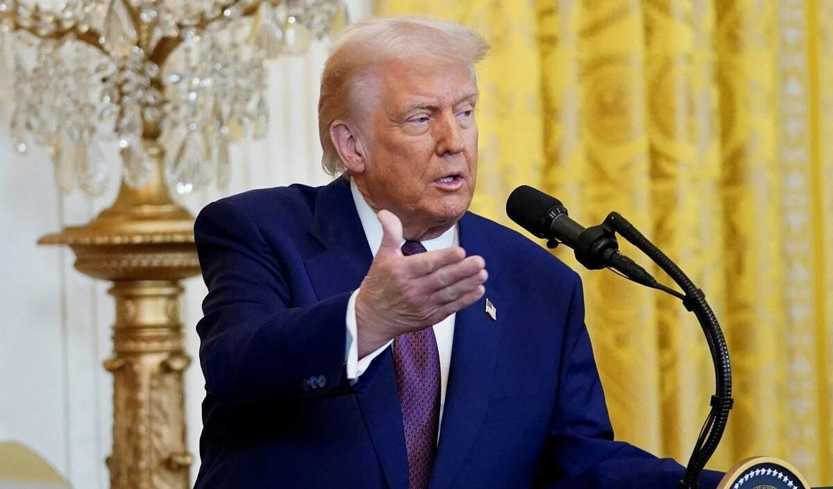 डोनाल्ड ट्रम्प का ईरान पर बयान: समझौते के लिए भीख मांग रहे हैं वार्ताकार