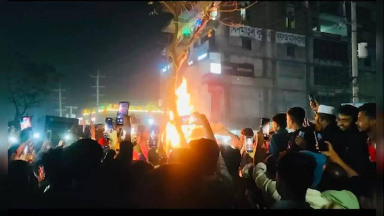 बांग्लादेश में हिंदू युवक की हत्या: अफवाहों ने भड़काई हिंसा