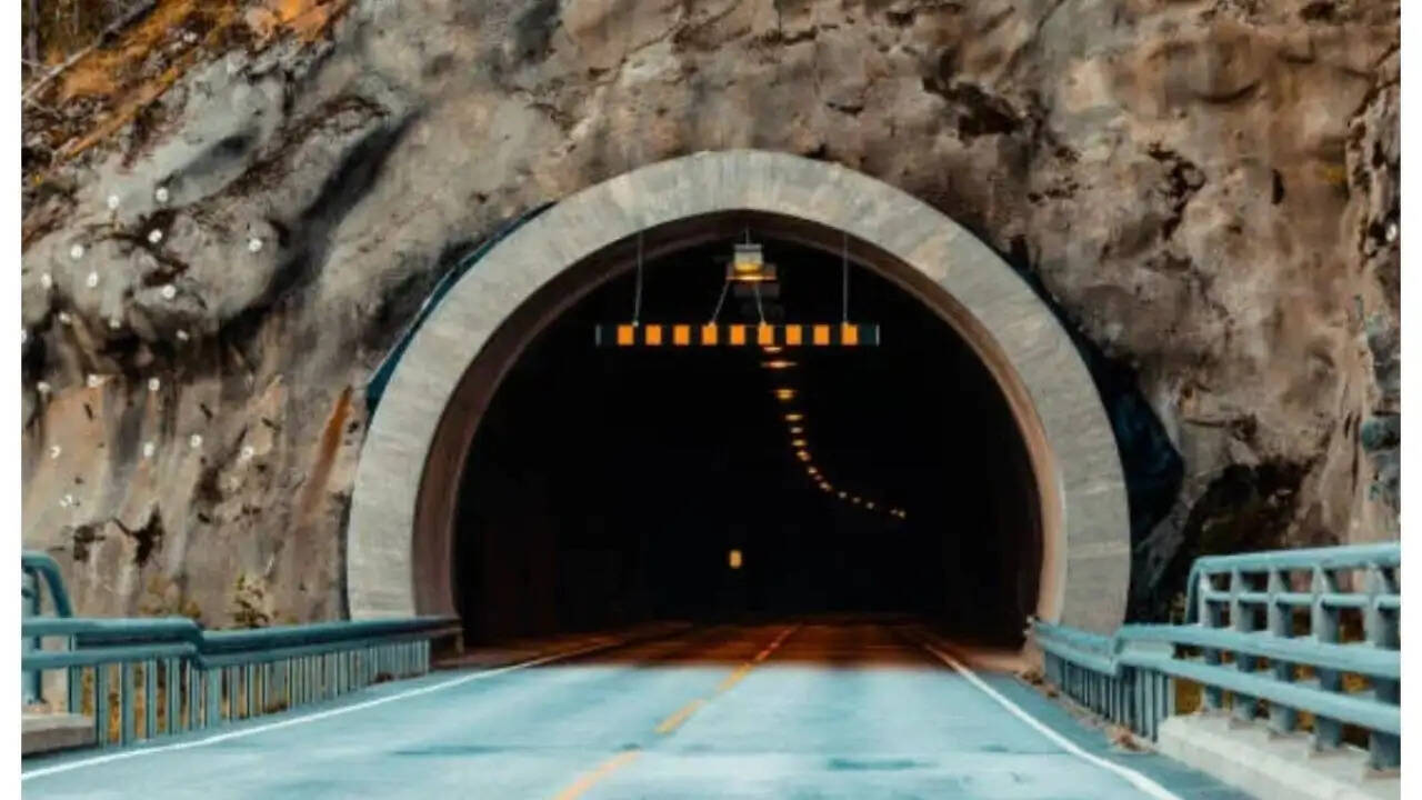 भारत की सीमाओं को सुरक्षित करने के लिए सुरंगों का निर्माण: लद्दाख से पूर्वोत्तर तक