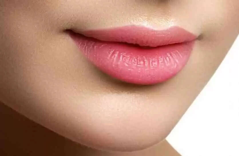 गुलाबी होठों के लिए प्रभावी उपाय: जानें कैसे करें देखभाल