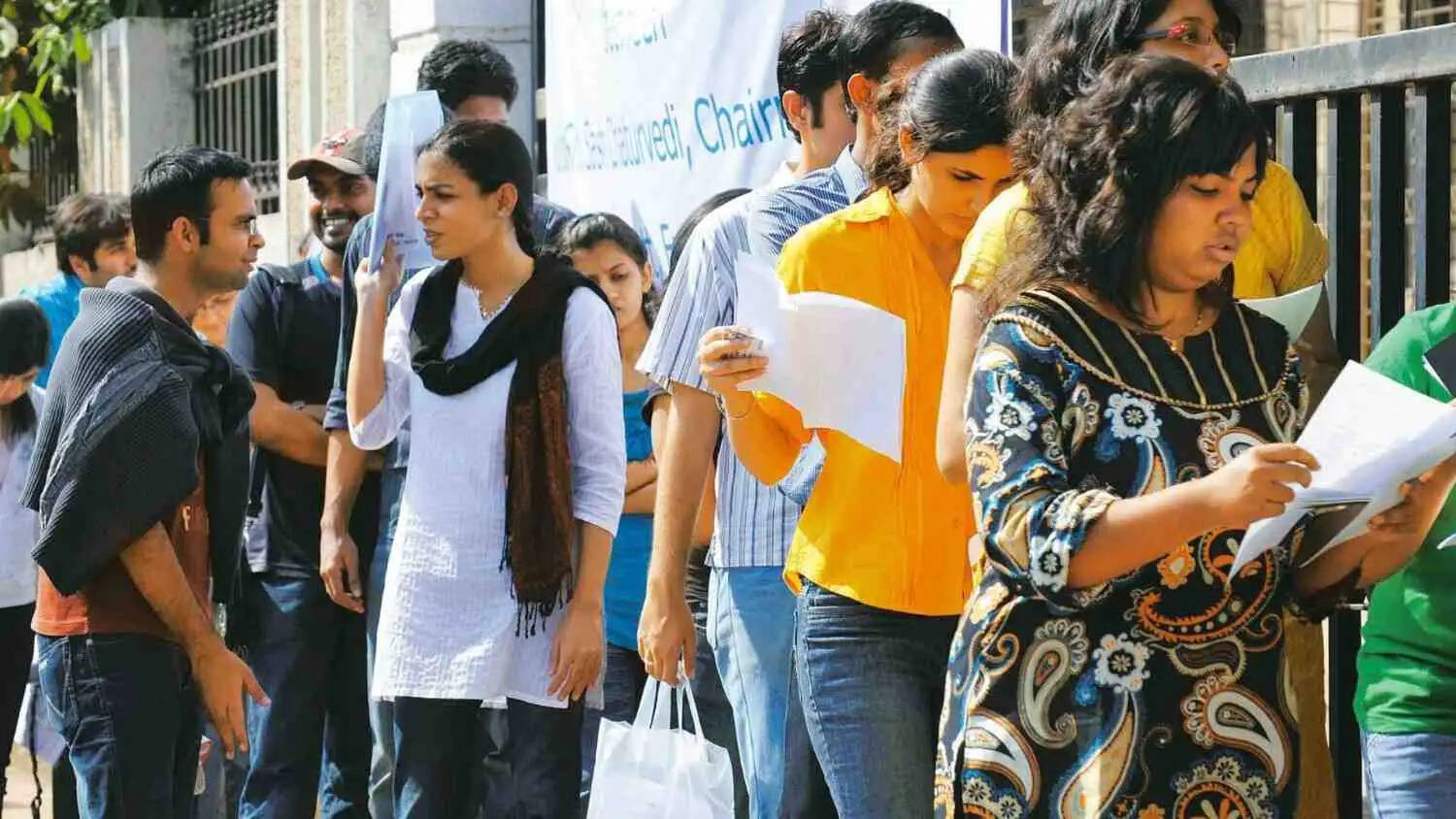 सीबीएसई ने 9वीं कक्षा में तीन भाषाओं की पढ़ाई को अनिवार्य किया