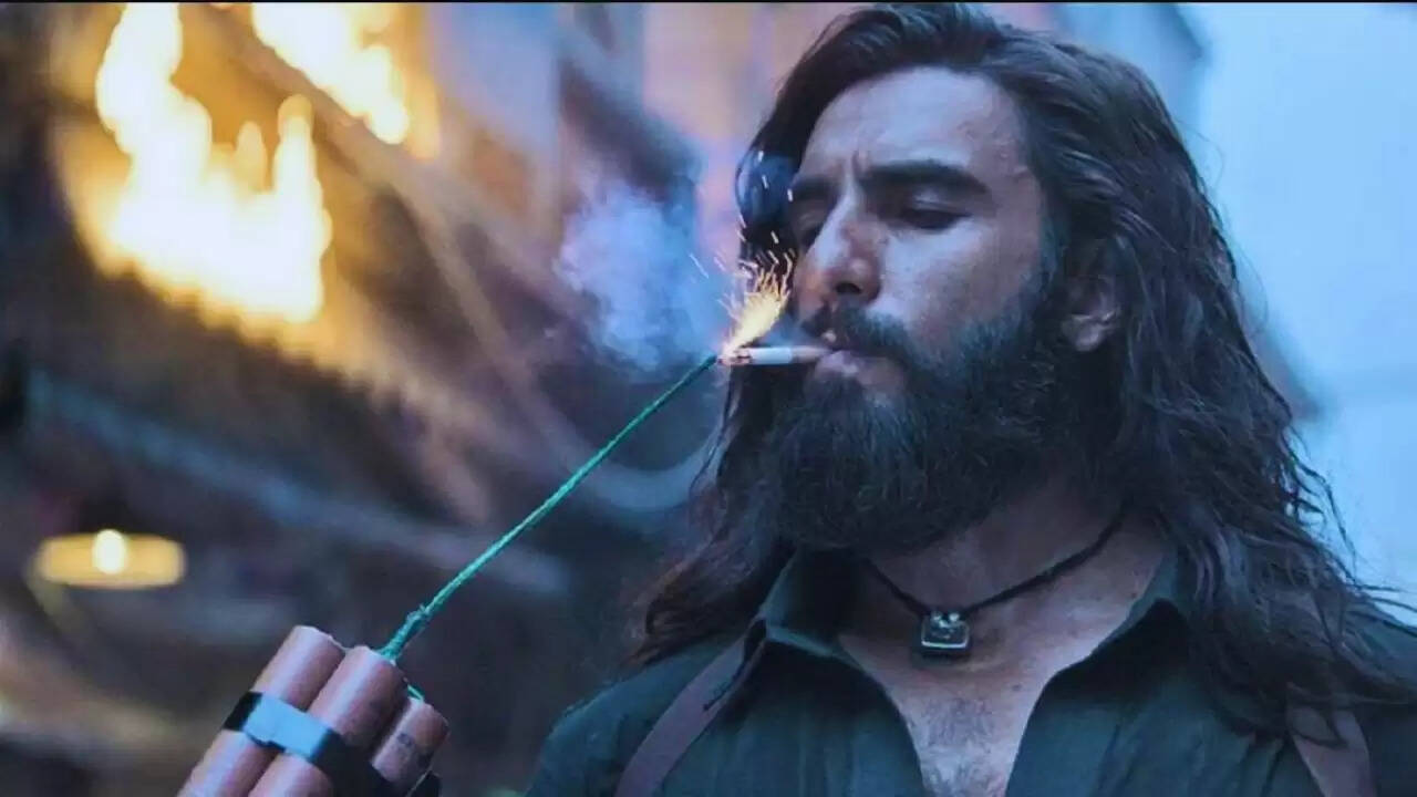 रणवीर सिंह की 'धुरंधर' ने बॉक्स ऑफिस पर मचाई धूम, 2025 की सबसे बड़ी फिल्म बनने की ओर!