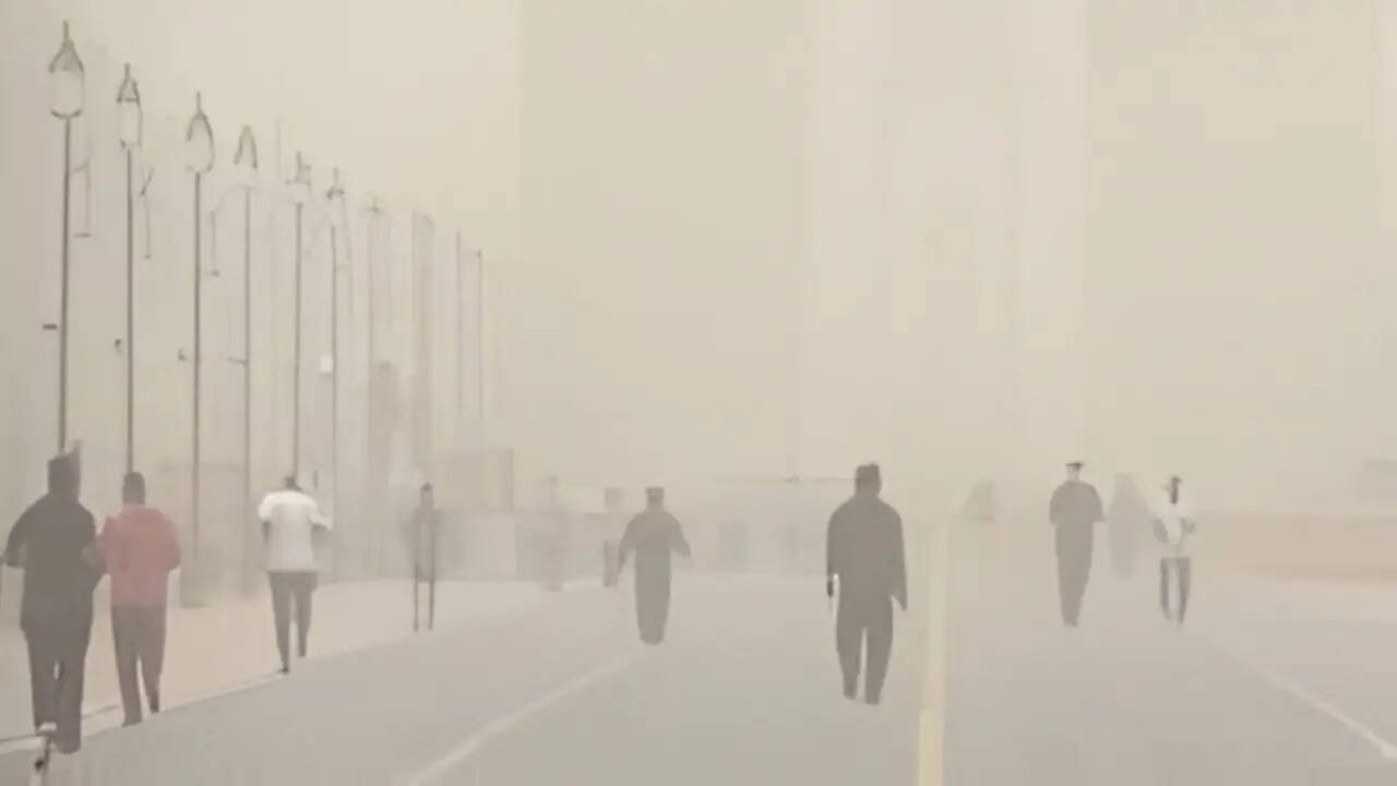 दिल्ली में धूल भरी आंधी और बारिश का अलर्ट: जानें मौसम का हाल